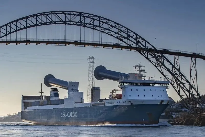 Sea-Cargos lasteskip, Connector, var et av verdens første lasteskip med seil da det ble sjøsatt for fem år siden med rotorseil. Nå bygger rederiet to nye «seilbåter» på grunnlag av de gode resultatene til Connector.