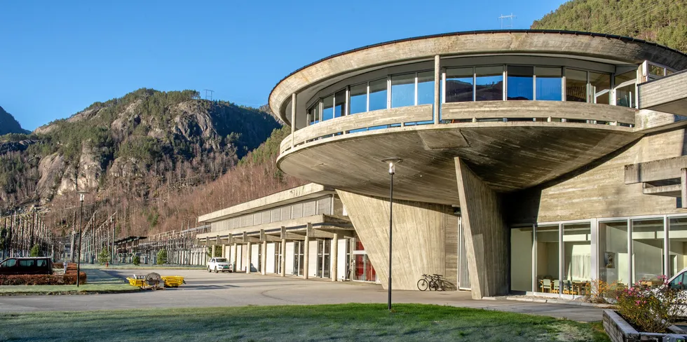 Hydro har ni kraftverk i Røldal Suldal-vassdraget som legges inn i det nyetablerte selskapet Lyse Kraft. Hydro unngår dermed hjemfall på kraftverkene i 2022.