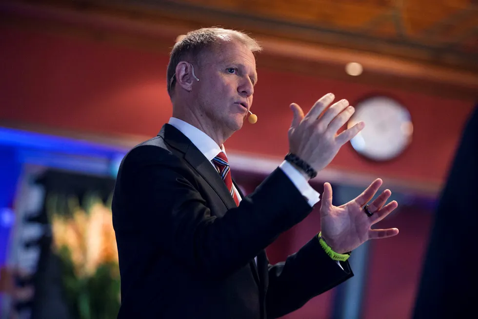 Finansdirektør Lars Christian Bacher i Equinor bidro til god stemning under Pareto-konferansen onsdag.