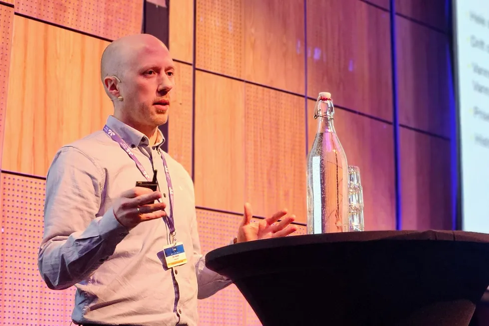 – I tillegg til økte inntekter, gir hybriddrift redusert turbinslitasje. Vi kan også prekvalifisere stasjoner som normalt ikke ville blitt prekvalifisert til FCR-N, sier Per Aaslid, produksjonsplanlegger i Aneo.