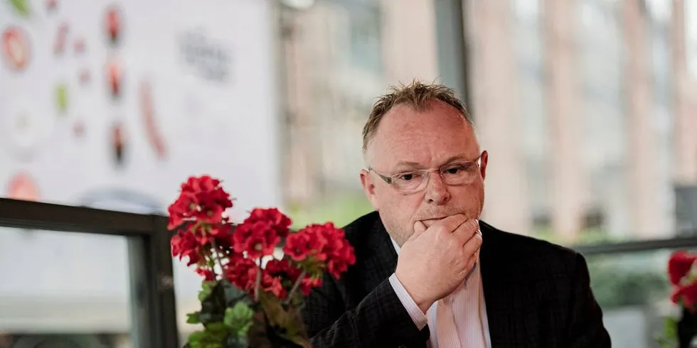 KAN IKKE GARANTERE: Fiskeriminister Per Sandberg (Frp) svarer SV at han ikke kan garantere at han ikke har gitt fra seg sin private epostadresse.