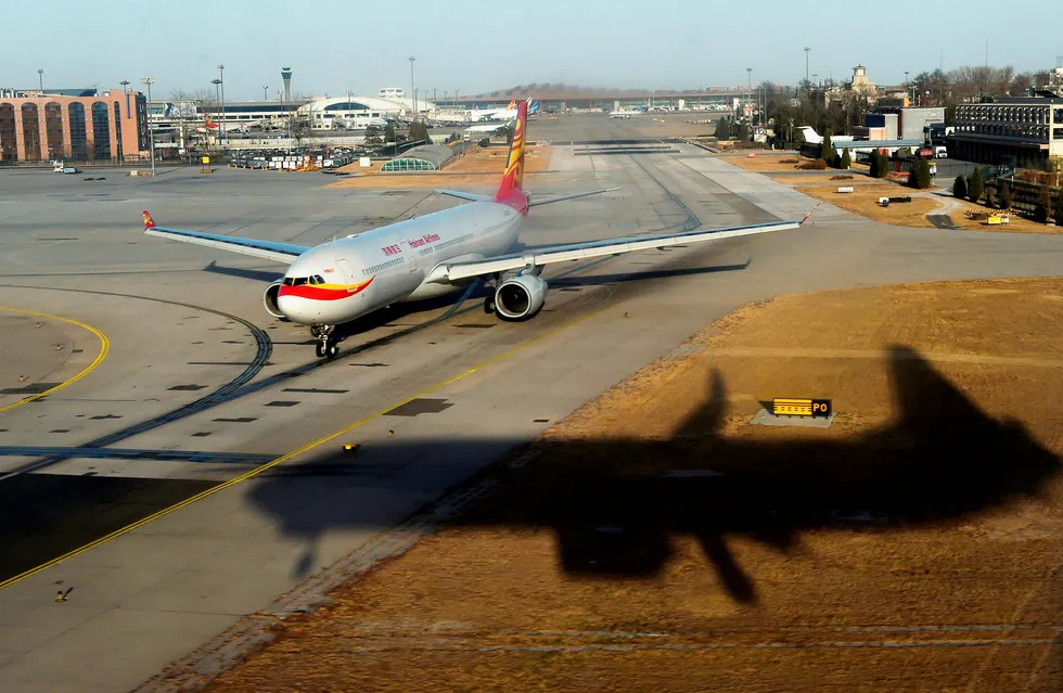Hainan Airlines første flyvninger fra Hainan på 1990-tallet la grunnlaget for privateide HNA Group. Halsbrekkende, gjeldsfinansierte oppkjøp og en hemmelig aksjonærstruktur gjør at kreditorer er nervøse. Gjelden er på minst 585 milliarder kroner. Foto: Greg Baker/AFP/NTB Scanpix