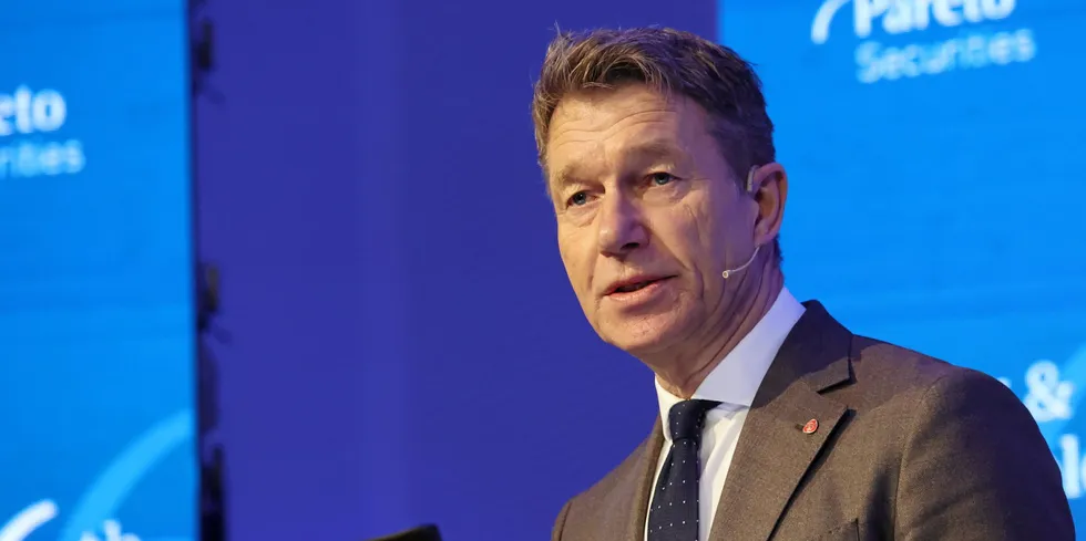 Energiminister Terje Aasland sier at de jobber med å redusere EØS-etterslepet på energiområdet.