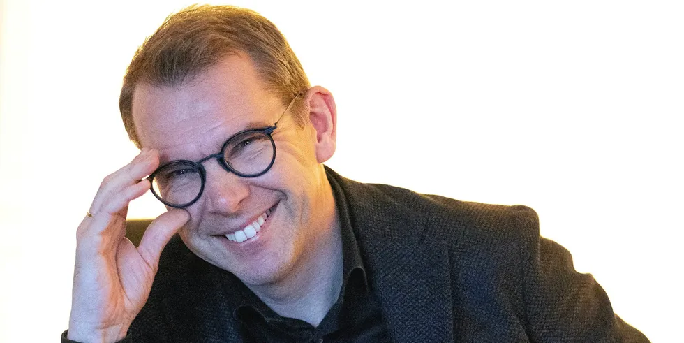 Konsernsjef i Å Energi, kan glede seg over styrket driftsresultat, men de økte skattekostnadene sørger for å trekke sluttresultatet ned under fjoråret.
