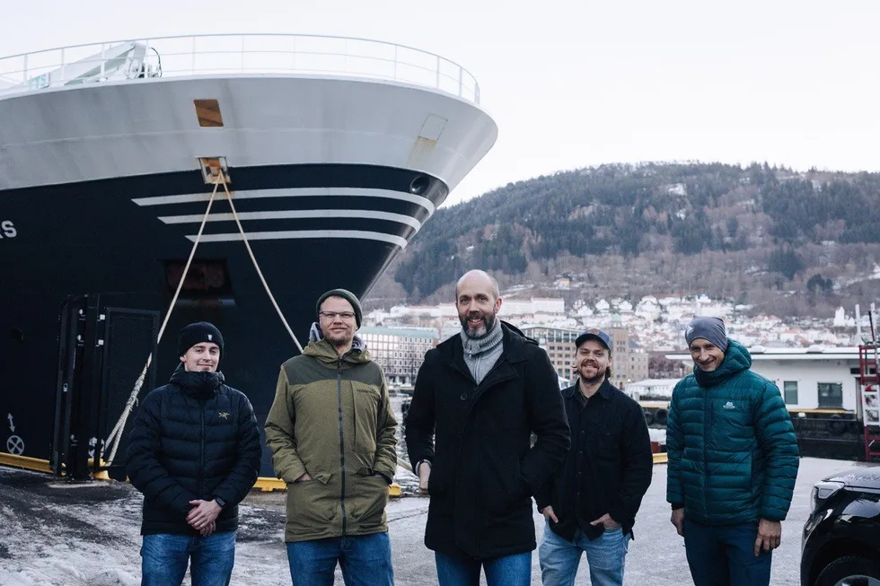 Forskningsteamet om bord på «G.O. Sars». Tekniker Tommy Gorm-Hansen Tøsdal, Timo Meissner, forsker Are Salthaug, tekniker Erling Boge og Adam Custer.