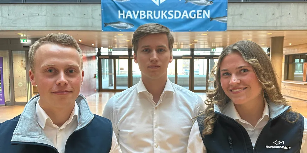 Ægir linjeforening står bak Havbruksdagen. Dette er studenter innen havbruksingeniør ved NTNU. Her ved økonomiansvarlig i Havbruksdagen og programansvarlig for kveldskonferansen, Brage Taraldsen, prosjektleder for Havbruksdagen, Morits Halkjelsvik og leder for bedriftskomiteen, og leder for salg og markedsføring av Havbruksdagen, Ingrid Natvik Rong