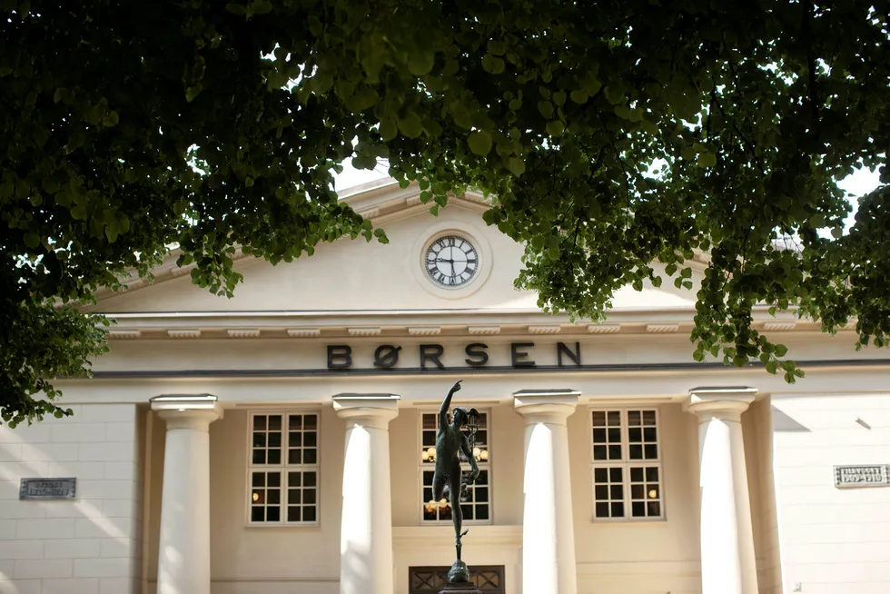 Også Oslo Børs er høyt priset, skriver artikkelforfatteren.