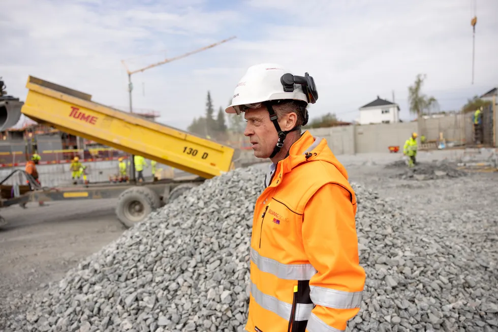 – Jeg har vært med på mange nedturer i bransjen, men det er jo helt uvanlig at boligprisene stiger når rentene øker, sier administrerende direktør Sverre Molvik i Selvaag Bolig.