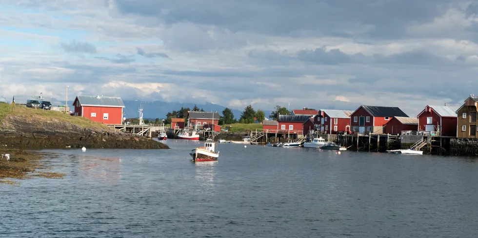 Dunværet Lånan og Jon Suul i Vega kommune. Verdensarvstatusen ble gitt til et landskap av øyer langs en ekstrem værhard kyst.