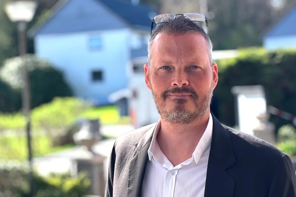 Erik Hjortland er teknologidirektør i rederiet Odfjell. Han kan fortelle at sjøfolkene i rederiet nå kan se fram til en helt annerledes og mer gøy og spennende dager på sjøen når de kan konkurerer om hvem som er de beste seilerne.