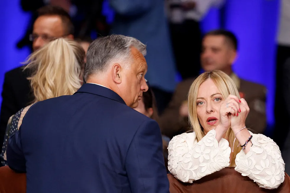Italias statsminister Giorgia Meloni og Ungarns statsminister Viktor Orban på NATO-toppmøtet i Vilnius i juli.