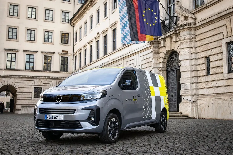 A promotional image of the Opel Vivaro HYDROGEN