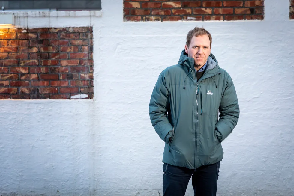 Tommy Torvanger er konsernsjef i sjømatkonsernet Nergård, som i fjor omsatte for over tre milliarder kroner. Han sier man er mest bekymret for at fisken forsvinner inn i andre lands soner.