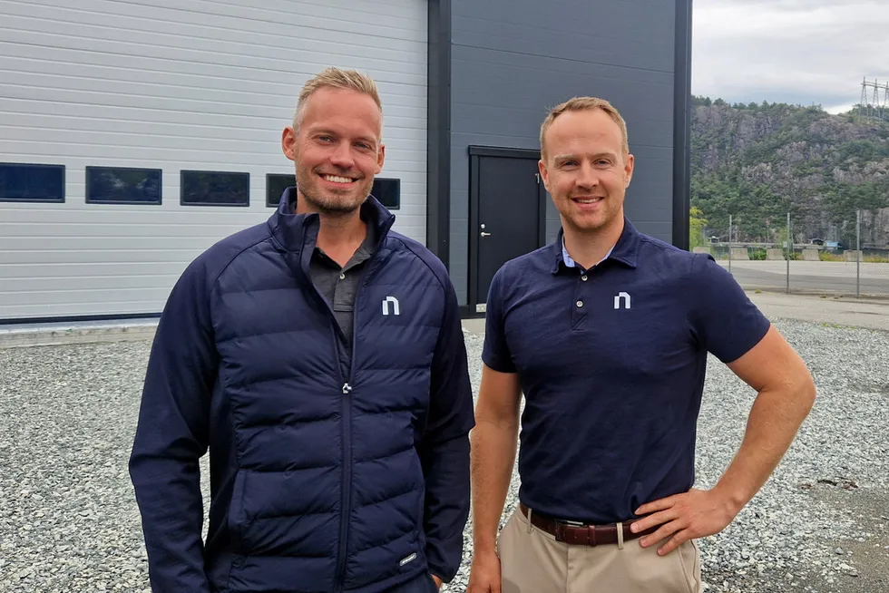 Daglig leder Espen R. Jacobsen (t.v.) og grunnlegger av North Sea Maritime, Simen Sletten. De to har ambisjoner om kraftig vekst for kranselskapet som i dag har tre ansatte.