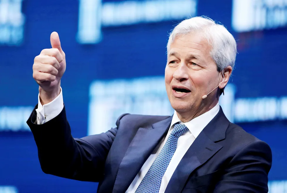 Jamie Dimon, styreleder og toppsjef i JPMorgan Chase, advarer mot å tro at renten nødvendigvis vil fortsette å holde seg lav lengre enn ventet. Det kan bli motsatt. Foto: Mike Blake/Reuters/NTB scanpix