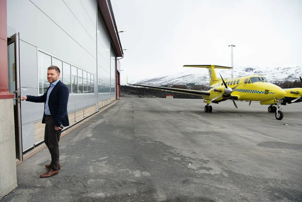 Lufttransport kan bli nødt til å stenge dørene fordi det mistet kontrakten for ambulansefly fra neste år. Administrerende direktør Frank Wilhelmsen (bildet) ba aldri om at pilotene skulle følge med om andre fikk oppdraget. Foto: Ingun A. Mæhlum