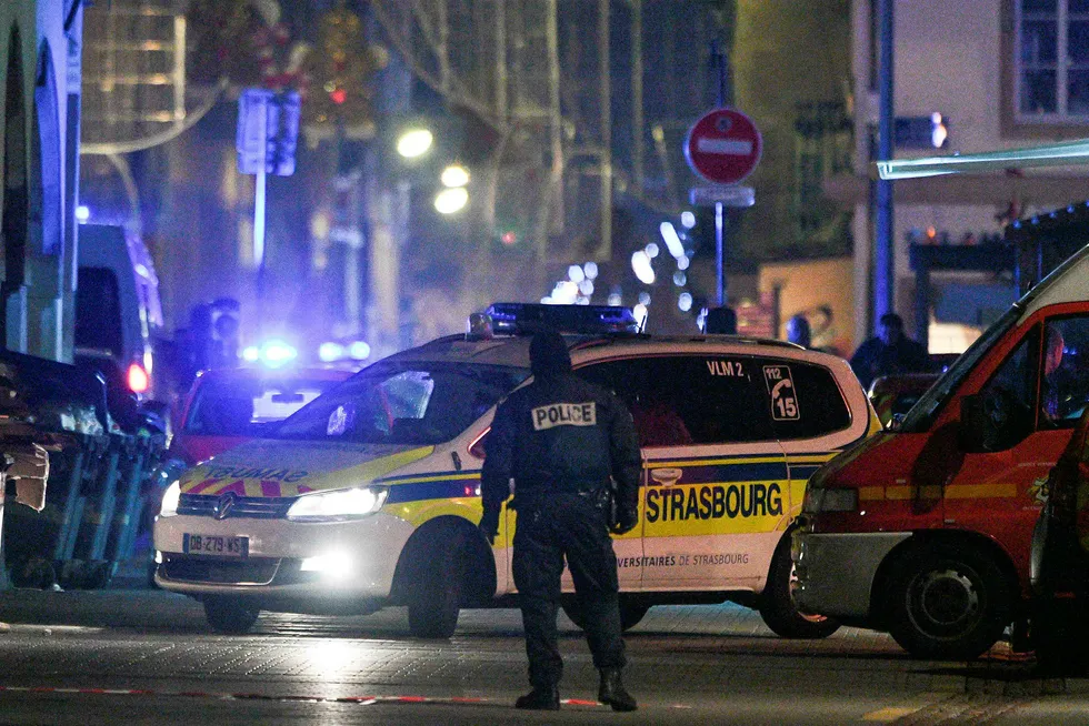 Beredskapsnivået heves i Frankrike etter skytingen på julemarkedet i Strasbourg tirsdag kveld.