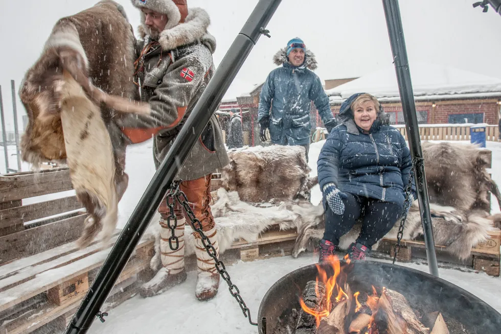 Høyre-leder Erna Solberg under et besøk i Finnmark for noen år siden.