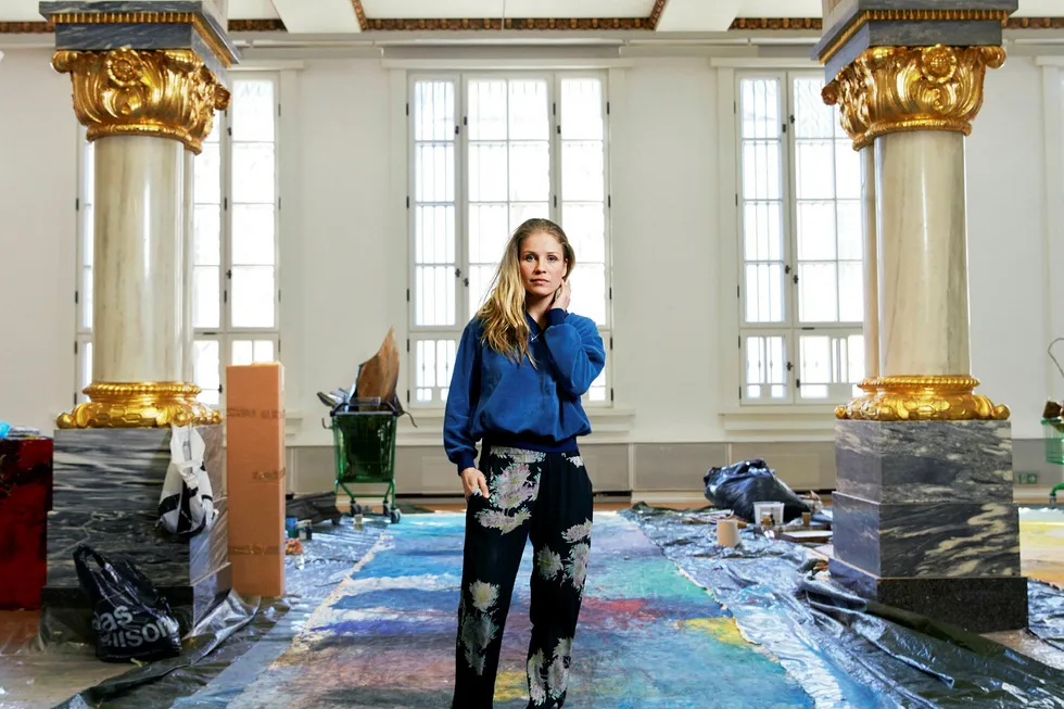 Ida Ekblads utstilling i Tyskland tar for seg ideer om personlige minner. Men da kunstneren brukte et bilde av en tysk jente på en reklameplakat som lignet på henne selv som barn, ble det bråk. Foto: Sigurd Fandango