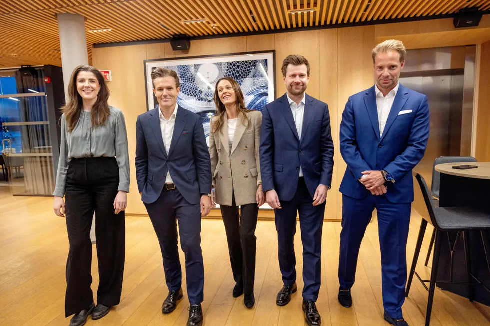 Wikborg Rein kan glede seg over endelig å gå til topps i transaksjonsmarkedet. Fra venstre senioradvokat Cecilie Andersen Haadem, partner og styreleder Sigurd Opedal, senioradvokat Ingrid Haavaldsen, Ole Henrik Wille, partner og leder for corporateavdelingen og partner Arild Frich.