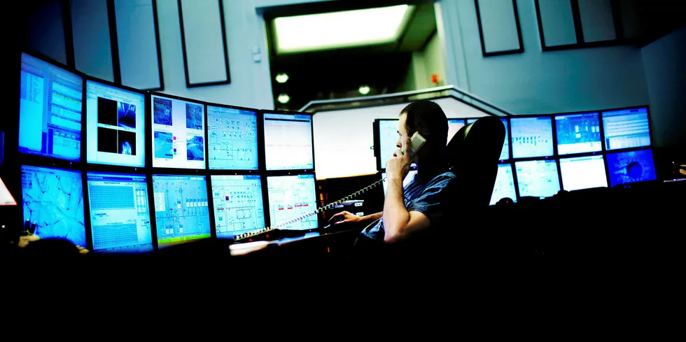 Det trengs god informasjonsdeling mellom nettselskapene for at driftkoordineringen i kraftsystemet skal være god, mener ekspertgruppe.