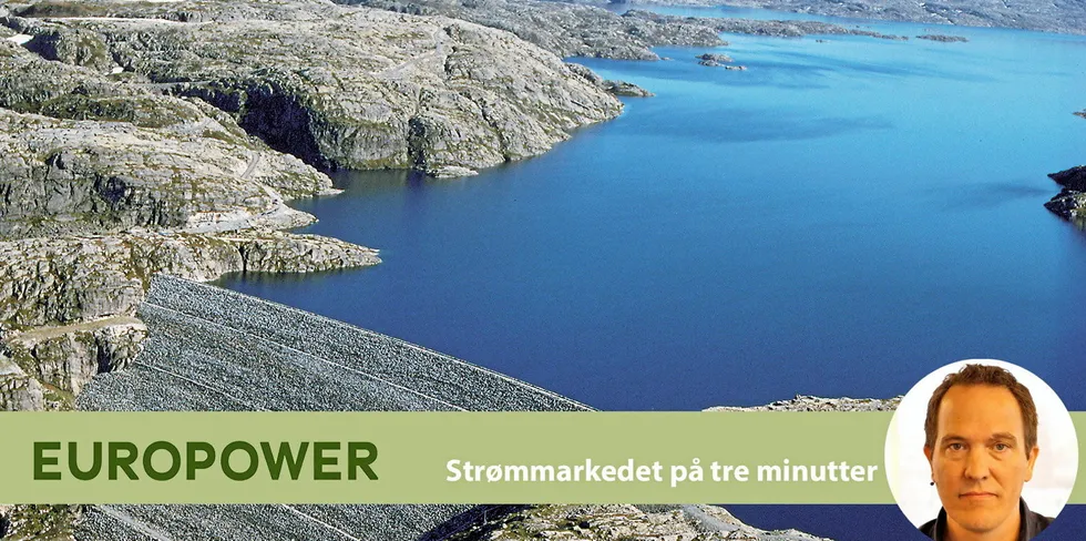 Selv om vannmagasinene fylles raskt og er snart ventet å nå over normale nivåer, svekkes ressursbalansen. Rask svekkelse av snømagasinene, sammen med varmt, vindfattig og tørt vær bidrar til at den samlede ressurssituasjonen svekkes.