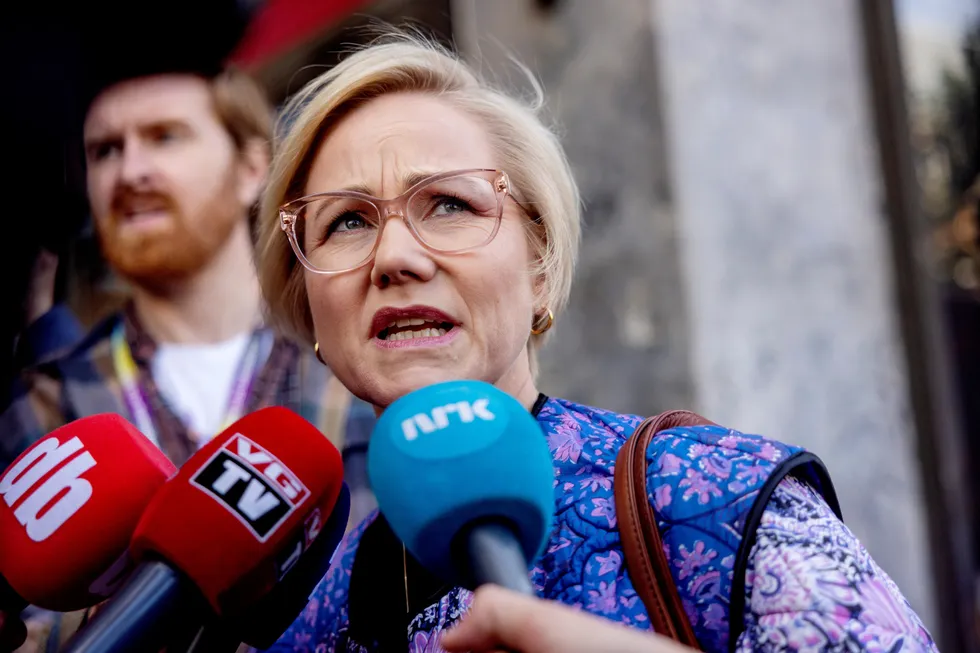 Regjeringen ved helse- og omsorgsminister Ingvild Kjerkol (Ap) har gjort det lettere for danske leger å komme til Norge for å jobbe, men det er fortsatt litt å gå på.