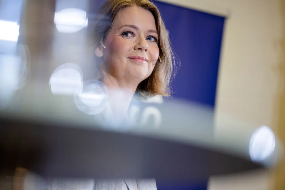 Hvis ikke fagbevegelsen kan kreve sin del av verdiskapingen uten at Norges Bank slår det i hjel med renteøkninger, er det et politisk problem, skriver Kari Elisabeth Kaski. Bildet viser sentralbanksjef Ida Wolden Bache.