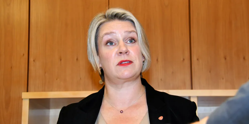 Olje- og energiminister Marte Mjøs Persen velger den definisjonen av energimiks som passer mest med klimamålsetningen ved å elektrifisere norsk sokkel.
