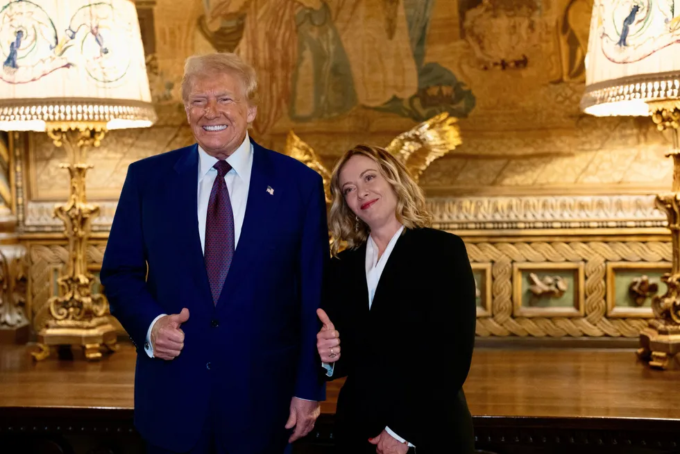 Italias Giorgia Meloni er inne i varmen hos Donald Trump. Her på besøk i Mar-a-Lago 4. januar.