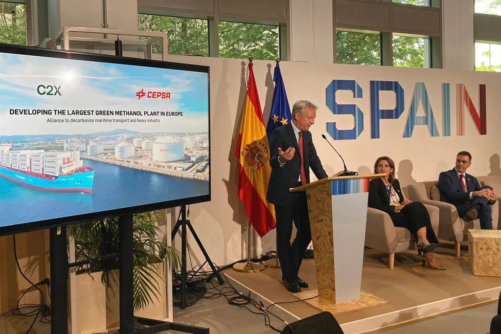 Cepsa CEO Maarten Wetselaar announcing the project launch at COP 28 in the presence of Spanish Prime Minister Pedro Sánchez and ecological transition minister Teresa Ribera.