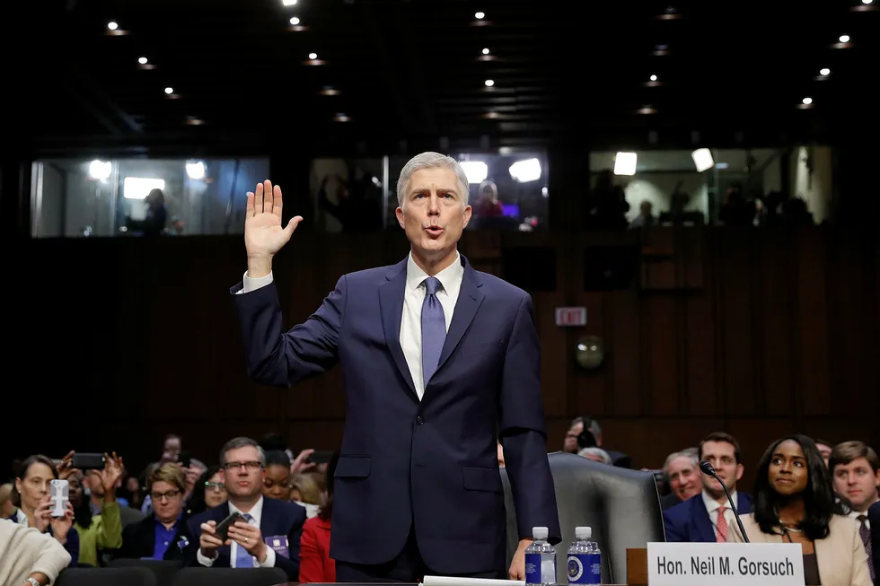 President Donald Trump vil ha Neil Gorsuch som ny dommer i høyesterett, og denne uka må han svare for seg under en høring i Senatet. Foto: AP / NTB Scanpix
