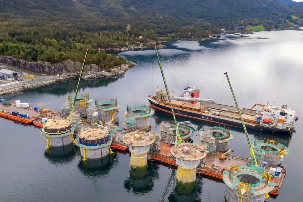 Concrete floating foundations for the Hywind Tampen offshore oil-decarbonisation project off Norway
