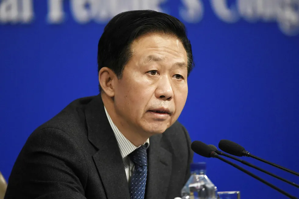 Kinas finansminister Xiao Jie fløy inn for å unngå spekulasjoner om knute på tråden. Foto: WANG ZHAO