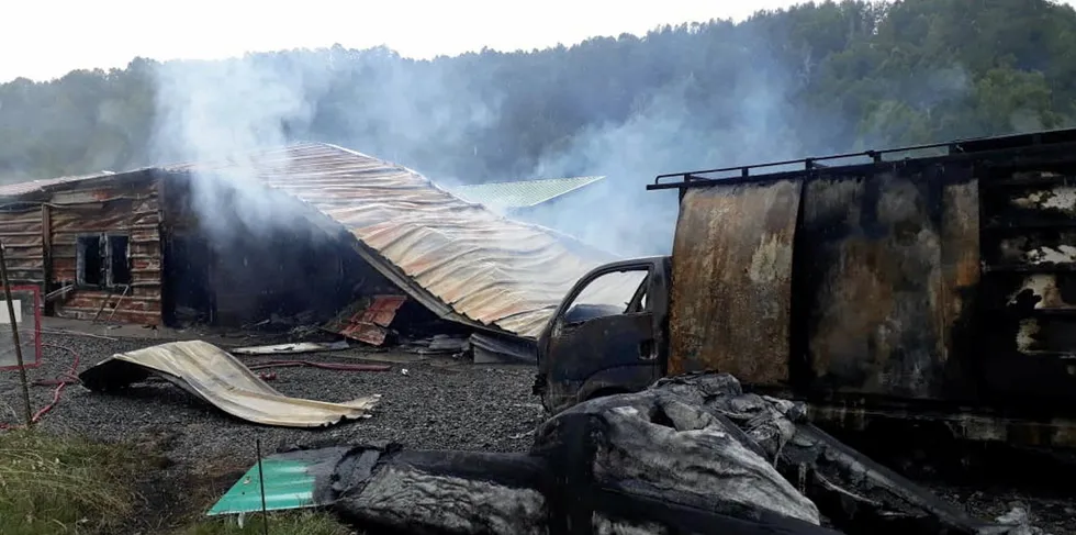 Cermaq's smoltfasilitet nær Temuco, Chile i Region IX. Bildet viser hvordan deler av området ser ut etter et væpnet angrep torsdag.