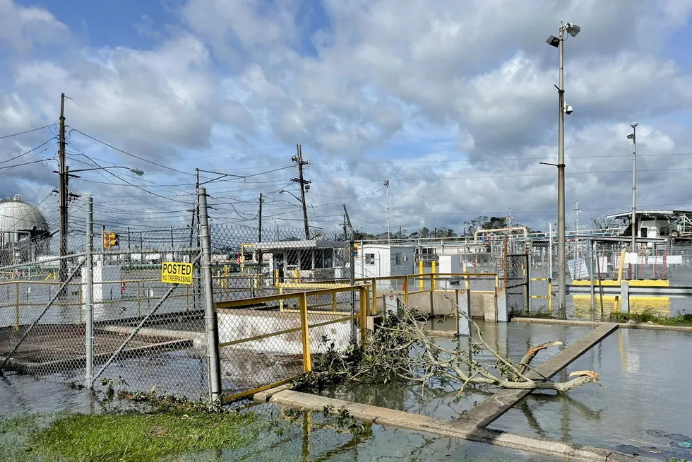 Still offline: Shell's Norco, Louisiana facility continues to flare at elevated levels due to the refinery being without power