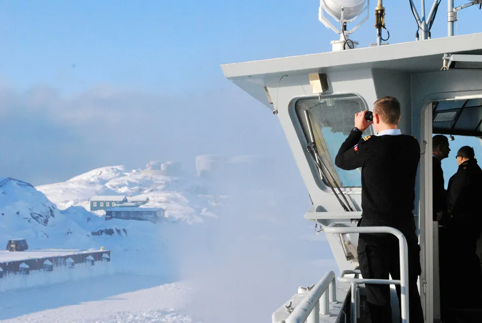 Den danske marinen patruljerer ved Sisimut på Grønland.