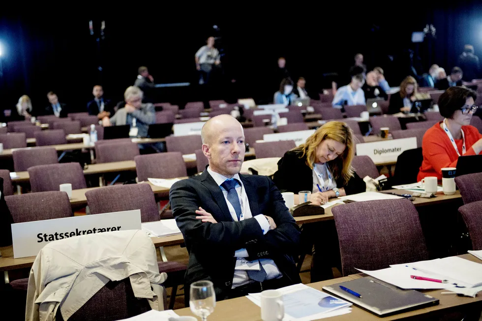 Lars Øy er den eneste statssekretæren ved Statsministerens kontor som har sittet der siden starten i 2013. Ingen har bedre oversikt over de andre partienes smertepunkter enn ham.