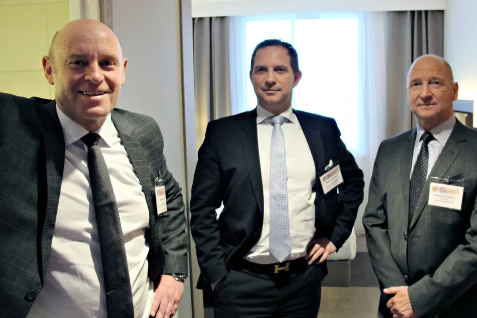 Harald Jacobsen (til høyre), Rune Firing (til venstre) og Mads Jacobsen drev det konkursrammede hotellkonsernet Maribel. De er alle i dag siktet for grov økonomisk utroskap.