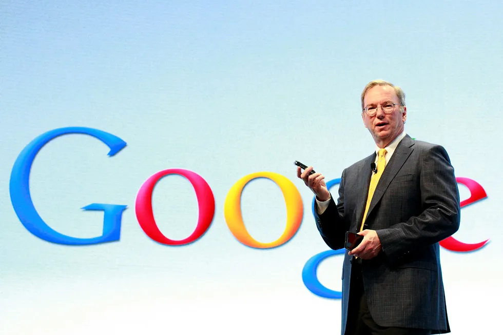 – Jeg er sterkt mot sensur. Jeg er sterkt for rangering – det er det vi gjør, sier Eric Schmidt, styreleder i Googles morselskap Alphabet. Foto: BRENDAN MCDERMID/REUTERS/NTB Scanpix