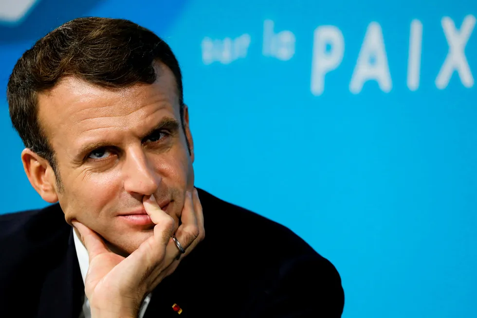 Frankrikes president Emmanuel Macron har helt rett i at Europa må ta mye mer ansvar for sin egen sikkerhet og sin rolle i verden, mener artikkelforfatteren. (Ludovic Marin/Pool via AP)