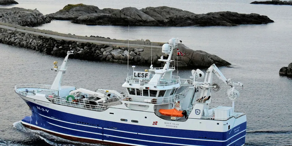 FISKER SEI: «Knut Olav», eid av Kransvik-brødrene, fisker nå på sei utenfor Havøysund mens de venter på bedre torskepriser.