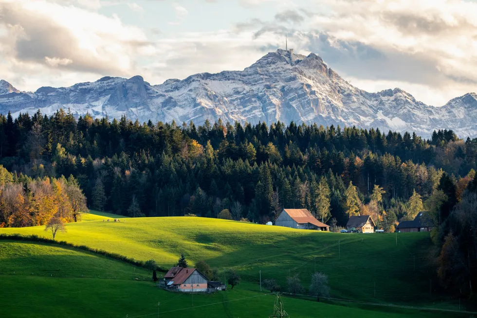 Incentivet til å skaffe seg et sveitsisk selskap for å få skattefrie utbytter borte, skriver artikkelforfatteren. Her, St. Gallen i Sveits.