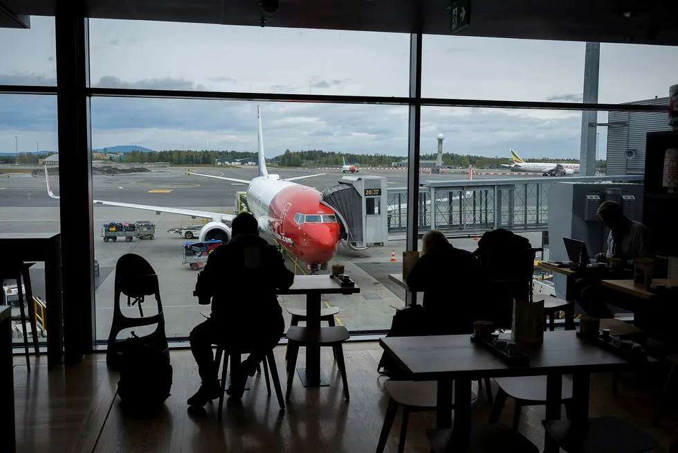 Flyselskapene beholder flypassasjeravgiften staten ikke vil ha. – Åpenbart passasjerenes penger, mener reisebransjenestoren Rolf Forsdahl.