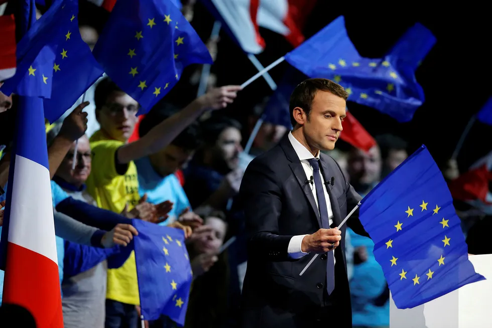 Det er gjennomført nær 50 nasjonale meningsmålinger i Frankrike i april. Nesten alle gir Emmanuel Macron mellom 22 og 25 prosent. Foto: Stephane Mahe/Reuters/NTB Scanpix