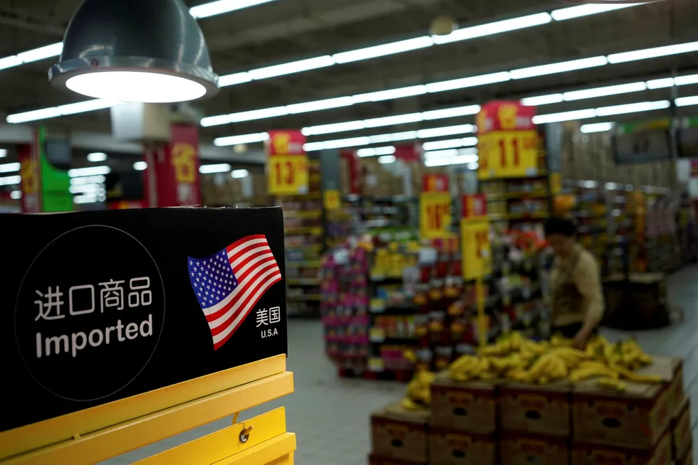 Amerikanske eksportvarer til en verdi av 50 milliarder dollar blir ilagt en toll på 25 prosent før de kan selges i kinesiske butikker, som denne i Shanghai. Foto: Aly Song/Reuters/NTB Scanpix