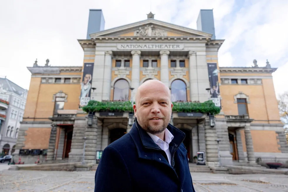 Finansminister og Senterpartileder Trygve Slagsvold Vedum vil ikke etterkomme Nationaltheatrets ønske om den mest omfattende moderniseringen og flere scener på Nationaltheatret, kun en nødvendig rehabilitering.