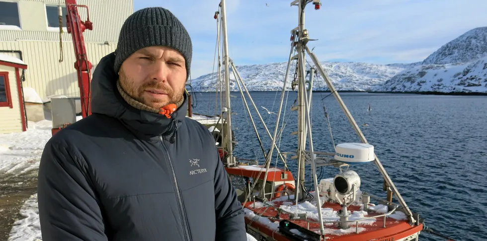 UTFORDRENDE: Daglig leder ved Tobø Fisk, Even Johansen legger ikke skjul på at det har vært utfordrende, men han er glad de har hatt muligheten til å fryse en del av fisken de produserer.