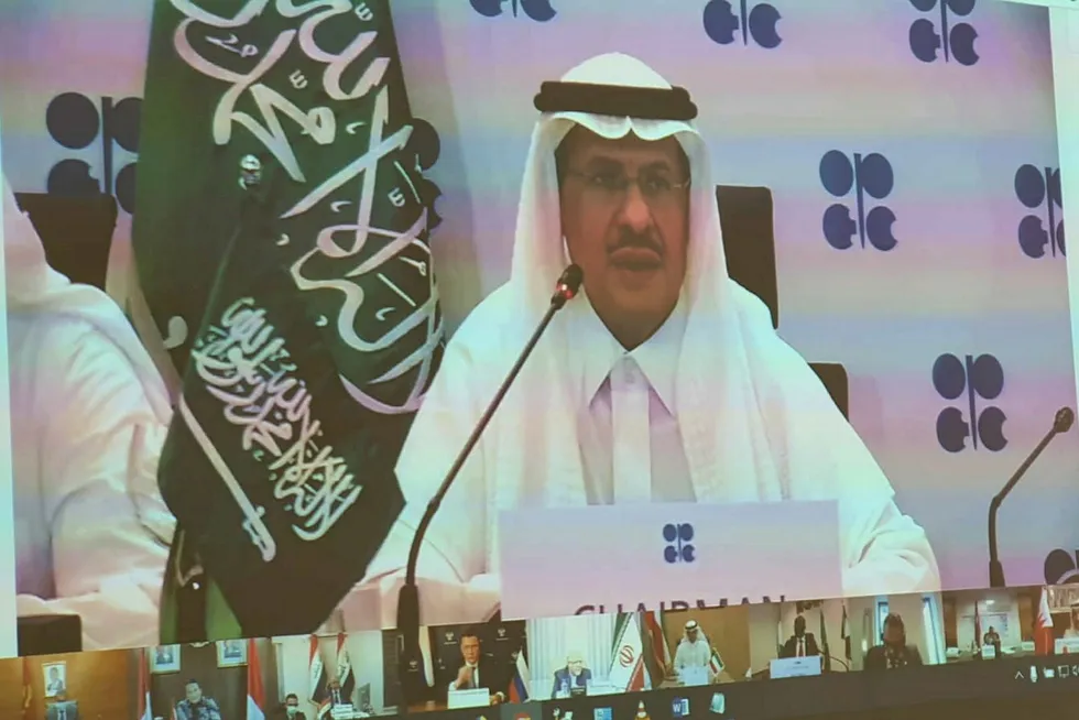 Saudi-Arabias oljeminister Abdul Aziz Bin Salman under møtet i Opec+. Av naturlige årsaker avholdes det på video.