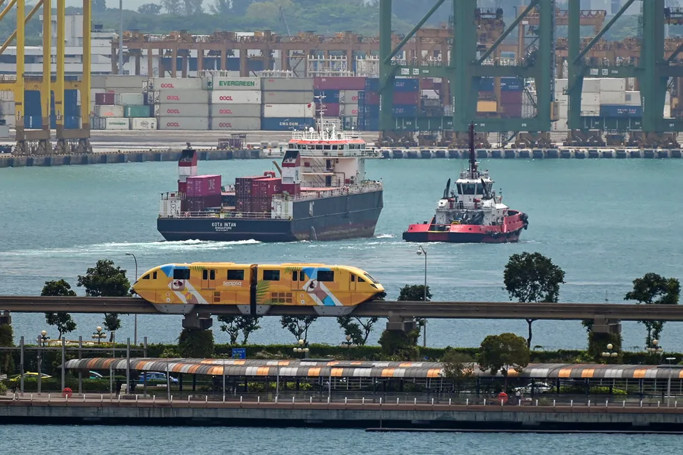 Singapores økonomi har i tiår tatt pulsen på hva som skjer i den globale økonomien bedre enn andre. Her fra containerhavnen Tanjong Pagar ved Sentosa i Singapore.